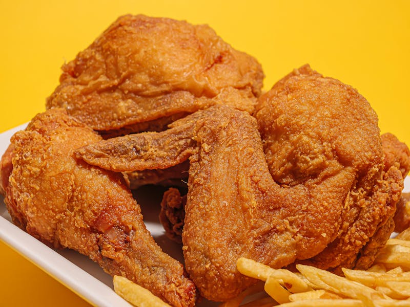 Crispy chicken platter with golden fried chicken